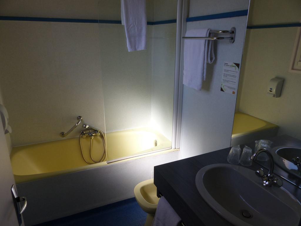 Hostellerie Du Parc Labarthe-Inard エクステリア 写真